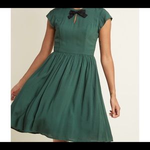 New without tags Modcloth green dress with bow